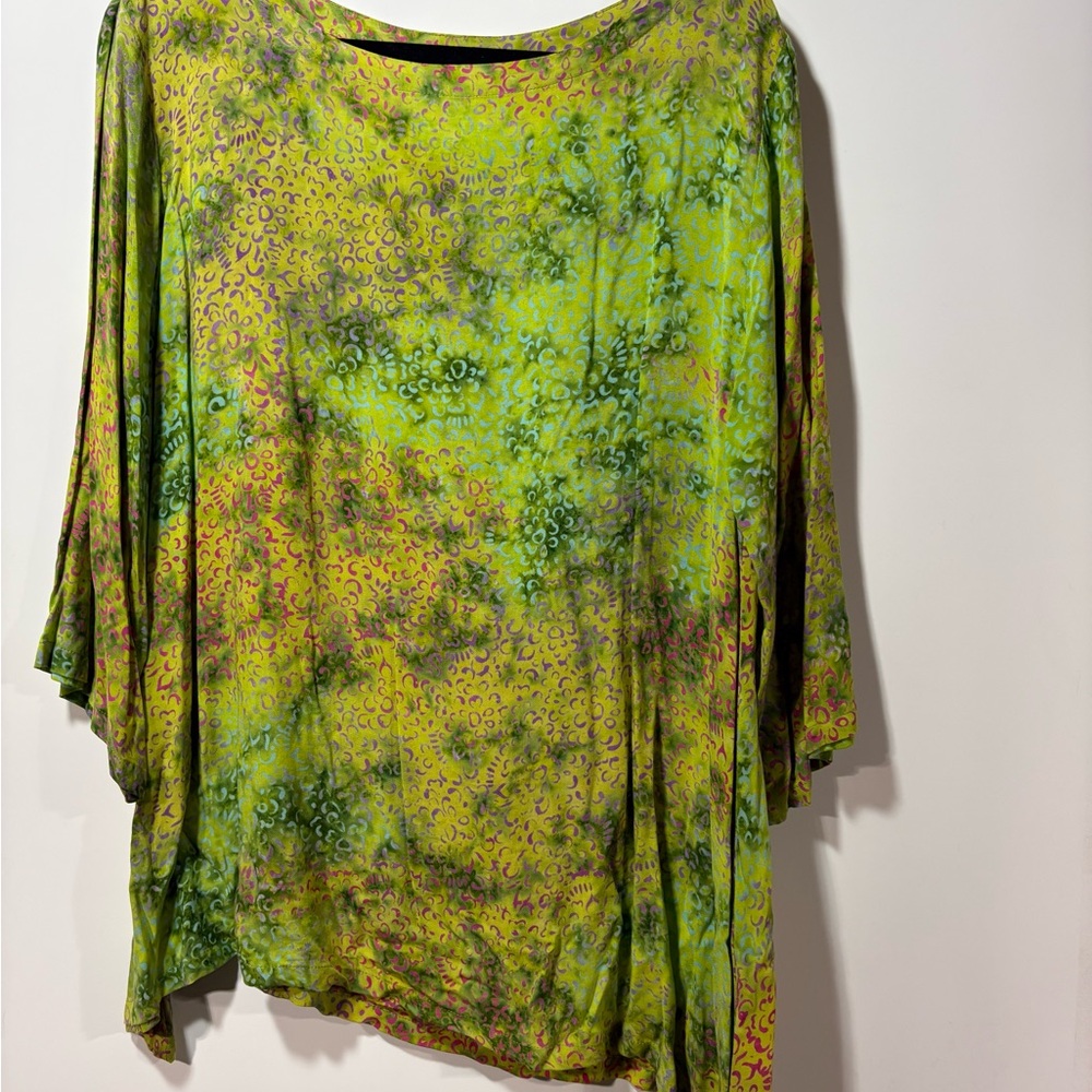 Women's Green and Yellow Patterned Top